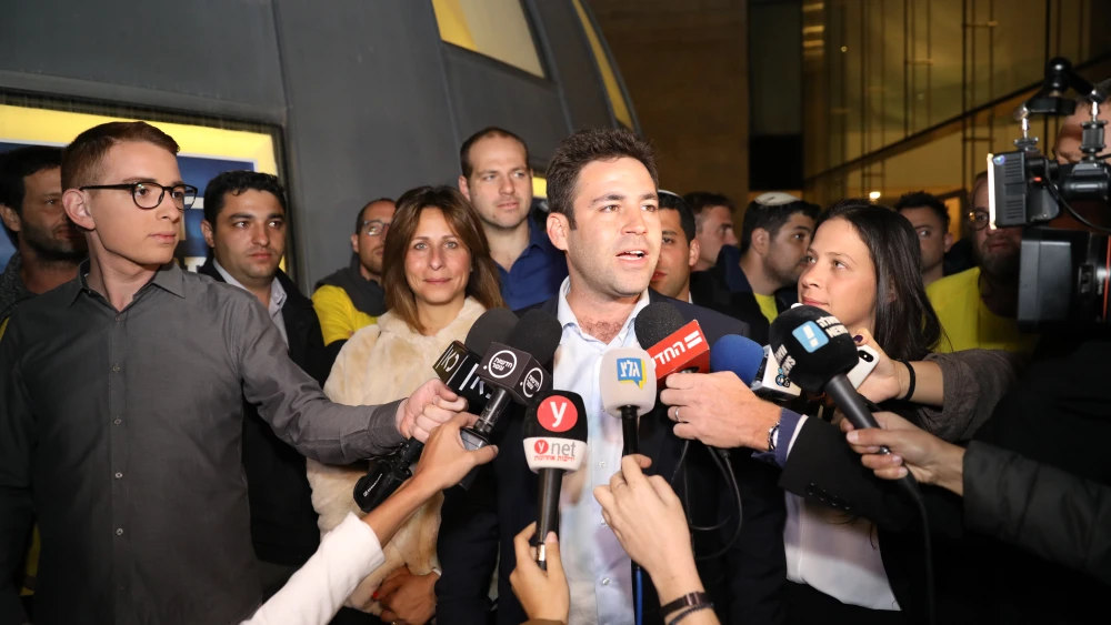 Supporters celebrate as Jerusalem mayoral candidate Ofer Berkovich arrives at his campaign headquarters as he leads the early counting in the Municipal Elections for Jerusalem on Oct. 30, 2018. Photo by Noam Revkin Fenton/Flash90.