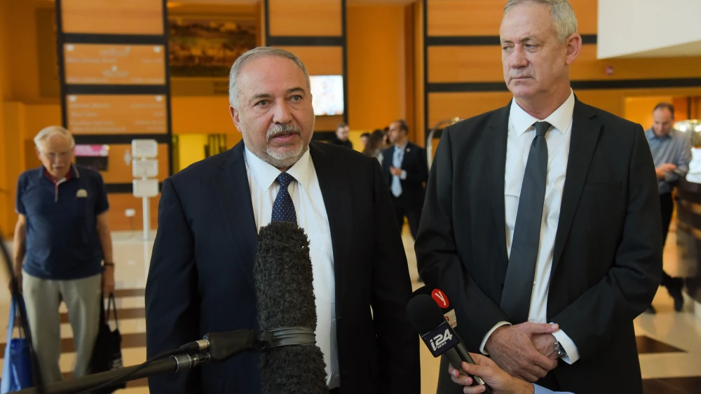 Blue and White Party chairman Benny Gantz and Israel Beitenu Party chairman Avigdor Lieberman give a joint statement to the media after a meeting for negotiations towards building a new government, at the Kfar Maccabiah Hotel in Ramat Gan, on Nov. 14, 2019. Photo by Avshalom Sassoni/Flash90.