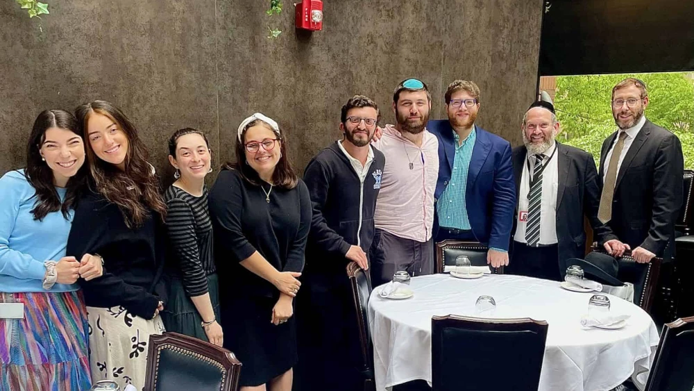 Orthodox Union executive fellows at Wall Street Grill with members of OU Kosher’s kashrut-education team. Credit: Courtesy.