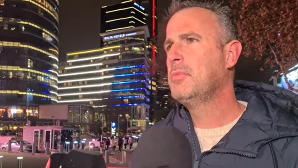 Attorney Nir Yaslovitzh, the lawyer representing the couple detained in Turkey, speaks to reporters in Ankara, Nov. 16, 2021. Source: Channel 12/Screenshot.