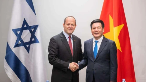 Israeli Minister of Economy and Industry Nir Barkat with his Vietnamese counterpart Nguyễn Hồng Diên in Hanoi, Aug. 16, 2023. Credit: Israeli Economy Ministry Spokesperson.