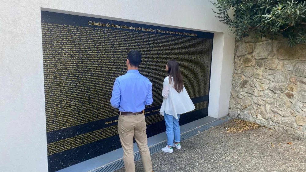 The memorial wall at the Jewish Museum of Porto. Credit: CIP/CPJ.