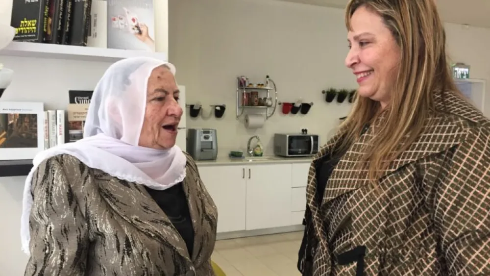 Janan Faraj Falah with Gamila Hiar, 82, the Druze woman who started the Savta Gamila soap company, at Western Galilee College’s International Women’s Day Event on March 8, 2022. Photo by Diana Bletter