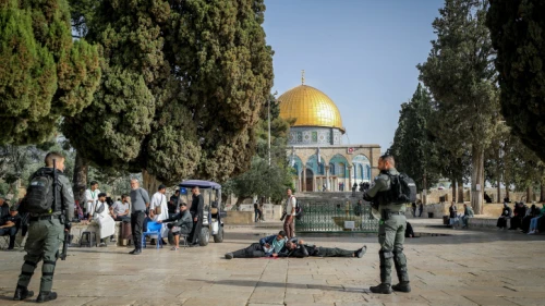 Israel Border Police officers stand guard as Jews visit the Temple Mount in Jerusalem, April 9, 2023. Photo by Jamal Awad/Flash90.