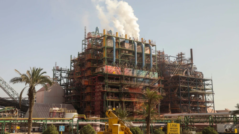 A view of the Dead Sea Works on Feb. 2, 2018. The Dead Sea Works is an Israeli potash plant on the Dead Sea coast. Photo by Issac Harari/Flash90.