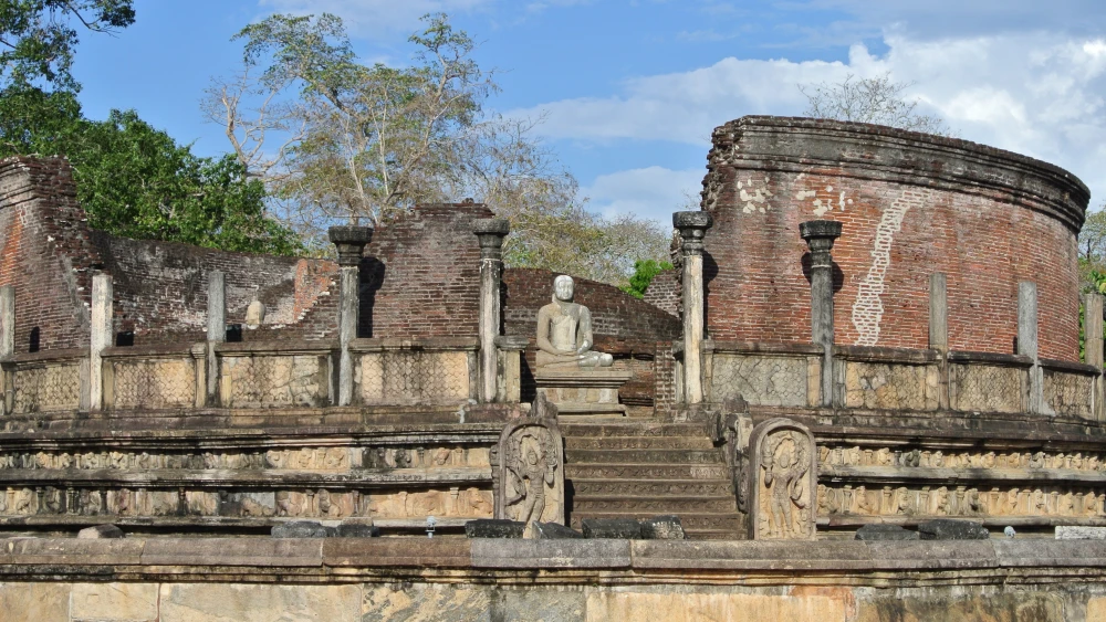 A statue of the Buddha in Sri Lanka. Credit: Jeroen Ketelhaven/Pixabay.