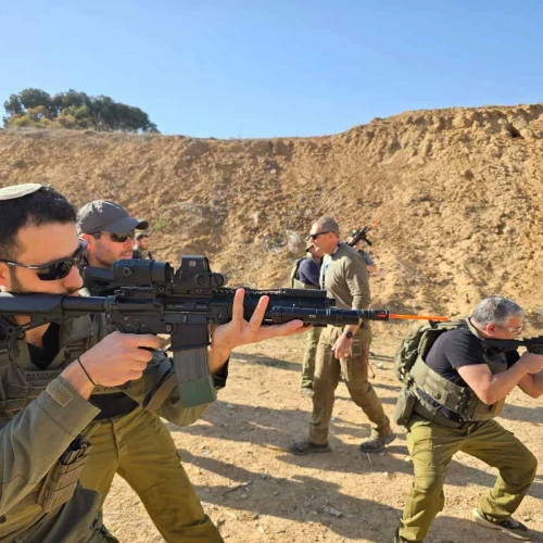 A Magen48 team training together with the IDF. Courtesy of Magen48.