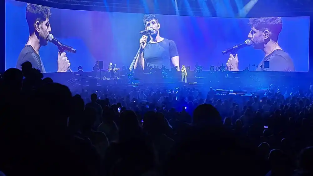Idan Amedi performs at Jerusalem's Pais Arena. Photo: OneFamily