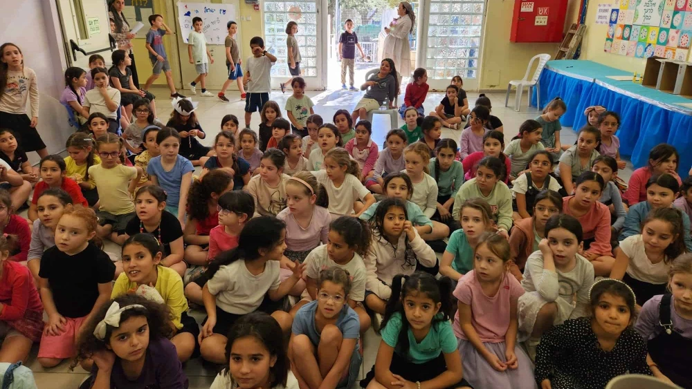 Sakowitz Menu ‘Wartime magician’ performs 26 shows in nine days for kids in Israel ...