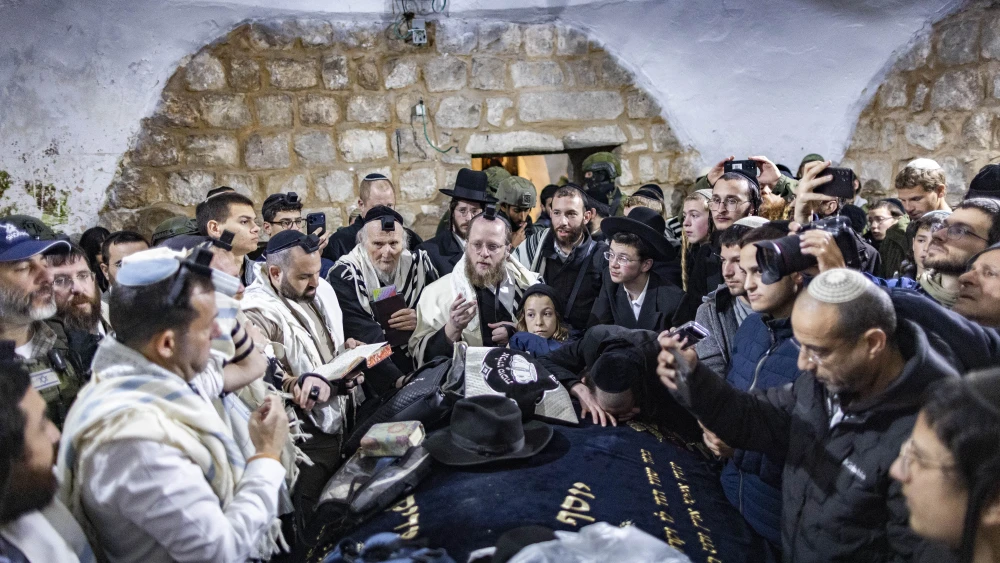Jews visit and pray at Joseph’s Tomb in the city of Nablus, in the West Bank, early on January 29, 2026. Photo by Chaim Goldberg/Flash90.