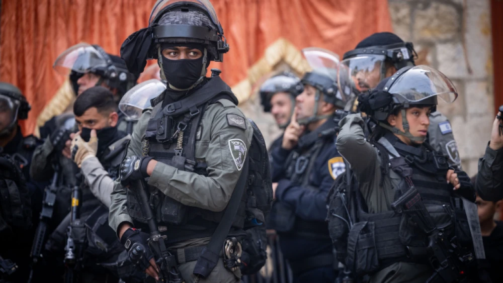 Israeli police officers during clashes outside the Al Aqsa Mosque, in Jerusalem's Old City on April 17, 2022. Photo by Yonatan Sindel/Flash90.