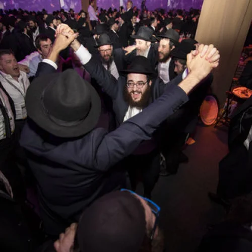 Emissaries and other guests rejoice during the Chabad-Lubavitch movement's 44th International Conference of Chabad-Lubavitch Emissaries (Kinus Hashluchim) in Bayonne, N.J., on Nov. 19, 2017. Credit: Chabad-Lubavitch/Chabad.org.
