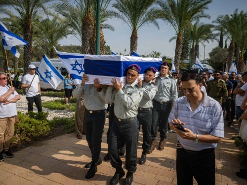 Family and friends of IDF Col. Asaf Hamami during his funeral at the Kiryat Shaul Military Cemetery in Tel Aviv, Nov. 4, 2025. Photo by Chaim Goldberg/Flash90.