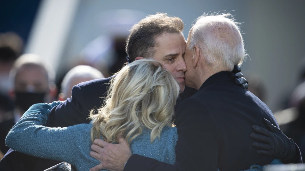 Hunter Biden with his father, U.S. President Joe Biden, and stepmother, Jill Biden, in Washington for the presidential inauguration on Jan. 20, 2021. Photo by Navy Petty Officer 1st Class Carlos M. Vazquez II/U.S. Department of Defense.