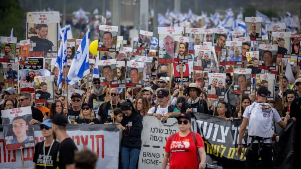 Thousands march towards Jerusalem while calling for the release of hostages held by Hamas, March 2, 2024. Photo by Yonatan Sindel/Flash90.