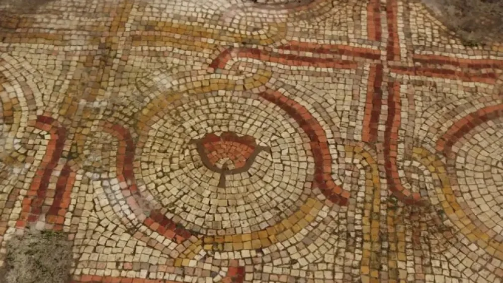 Flower decorations on the mosaic floor in Shoham, central Israel. Photo by Emil Aladjem/IAA.