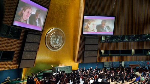 In December 2006, the West-Eastern Divan Orchestra gives a concert at United Nations' headquarters in New York in honor of outgoing U.N. secretary-general Kofi Annan. Credit: U.N. Photo/Mark Garten.