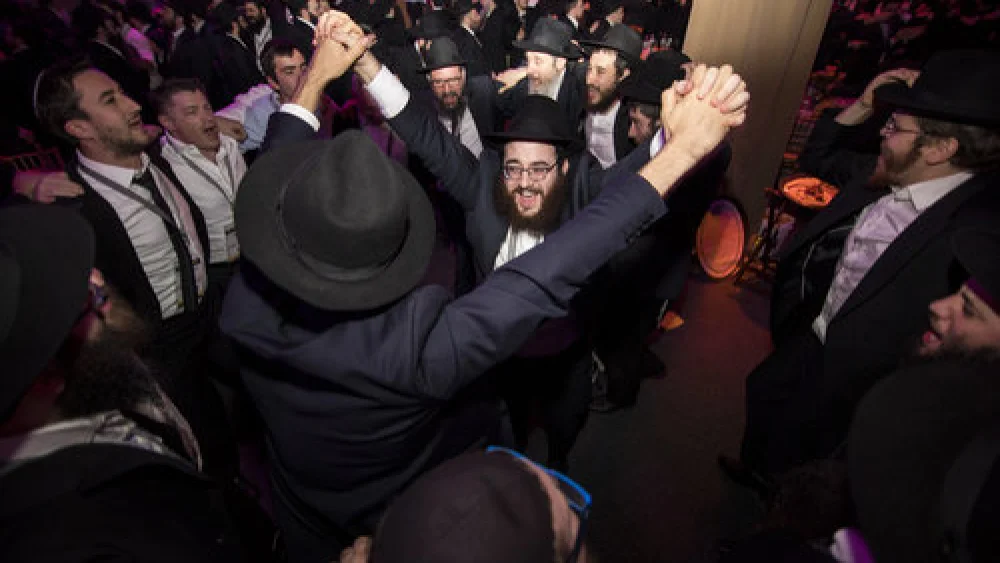 Emissaries and other guests rejoice during the Chabad-Lubavitch movement's 44th International Conference of Chabad-Lubavitch Emissaries (Kinus Hashluchim) in Bayonne, N.J., on Nov. 19, 2017. Credit: Chabad-Lubavitch/Chabad.org.