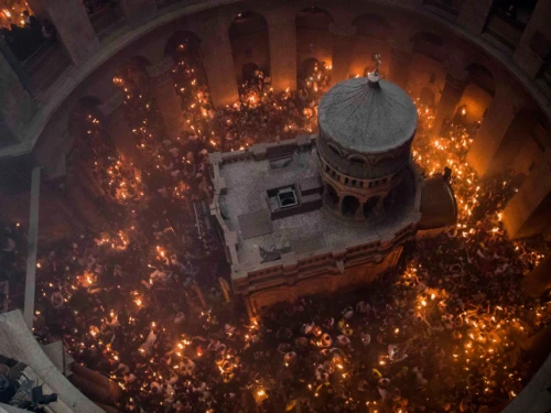 Thousands of Orthodox Christian worshippers take part in the Holy Fire ceremony at the Church of the Holy Sepulchre in Jerusalem’s Old City during the Easter holiday on April 7, 2018. Photo by Flash90.