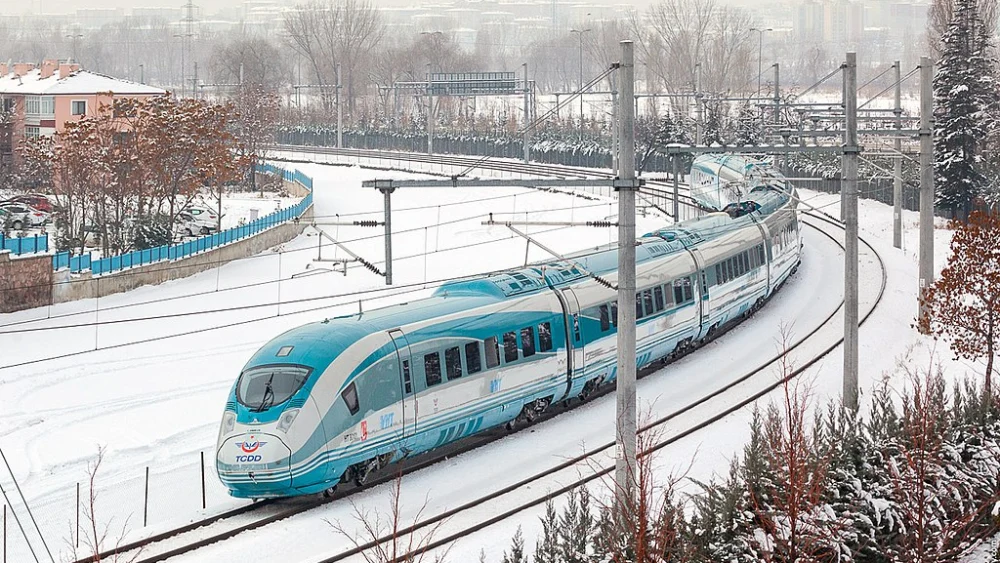 A Siemens-made high-speed train in Ankara, Turkey. Credit: mikhail.krivyy/TrainPix via Wikimedia Commons.