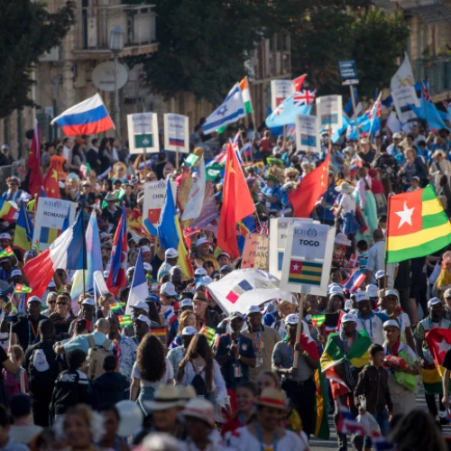 Thousands of Israelis and Evangelical Christians in Jerusalem mark the Jewish holiday of Sukkot, the Feast of the Tabernacles, on Oct. 10, 2017. Photo by Yonatan Sindel/Flash90.