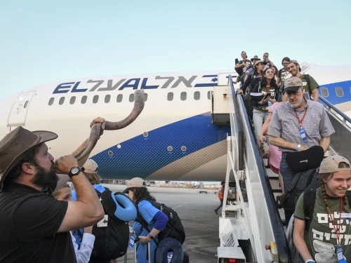 New immigrants from North America arrive in Israel on a Group Aliyah Flight sponsored by Nefesh B'Nefesh. Aug. 14, 2019. Credit: Flash90.