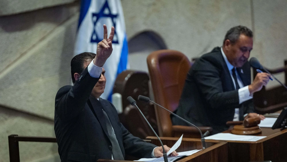 Hadash-Ta’al Party chairman MK Ayman Odeh survives the Knesset vote to remove him from office, Jerusalem, July 14, 2025. Photo by Yonatan Sindel/Flash90.