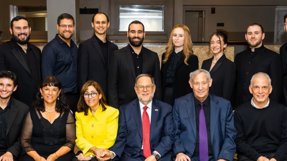 JCCI graduates with Rabbi Vicki Lieberman