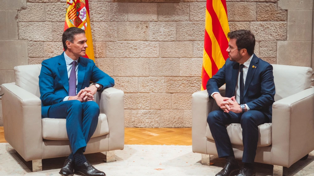 Spain’s Prime Minister Pedro Sánchez (left) with Catalonia’s President Pere Aragonès on Dec. 21, 2023. Credit: Government of Catalonia via Wikimedia Commons.