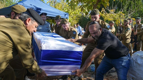 Family and friends mourn at the funeral of Israel Defense Forces Sgt. Ron Sherman, Dec. 15, 2023. Photo by Flash90.