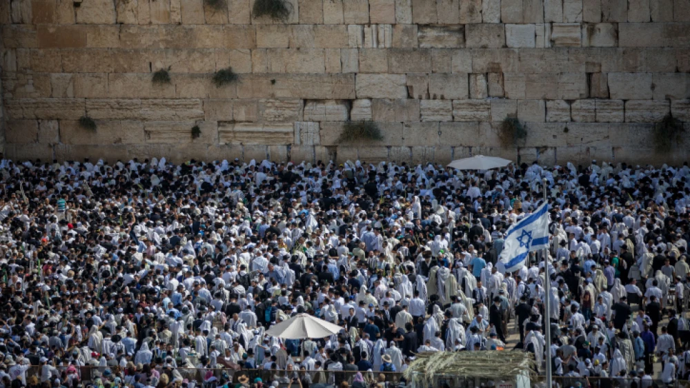 Birkat Hakohanim at the Kotel in Jerusalem's Old City on Sukkot, Oct. 16, 2019. Photo by Yonatan Sindel/Flash90.