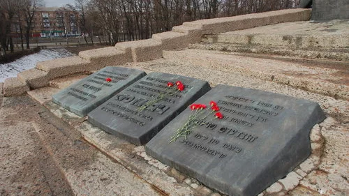 Monument to the murdered in Babi Yar in Kyiv, Ukraine. Credit: Wikimedia Commons.