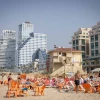 Enjoying the beach in Tel Aviv, on a hot day. Nov. 6, 2025. Photo by Miriam Alster/FLASH90.