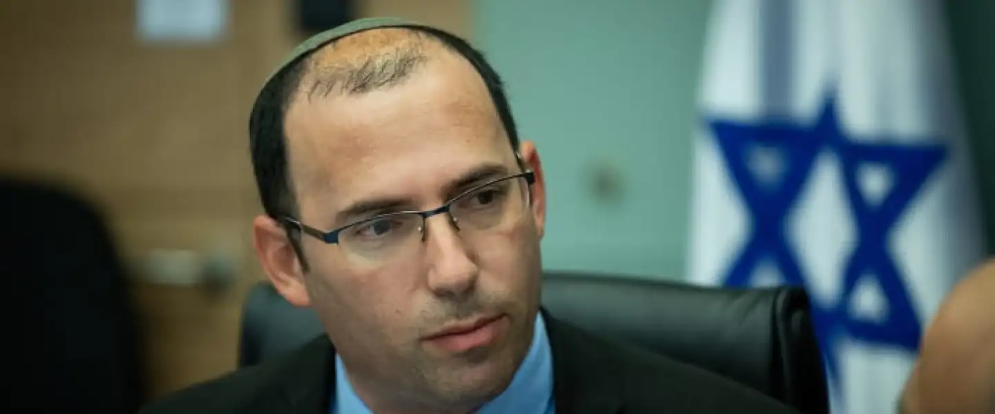 Knesset Constitution, Law and Justice Committee head Simcha Rothman chairs leads a committee meeting in Jerusalem, July 4, 2023. Photo by Yonatan Sindel/Flash90.