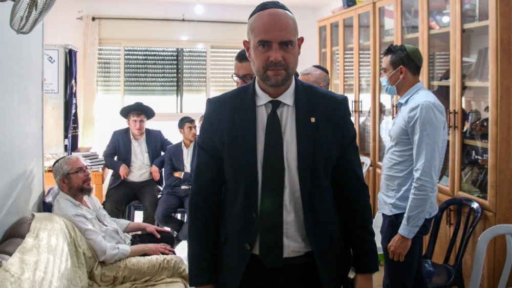 Then-Israeli Public Security Minister Amir Ohana in Tzfat, visiting the family of Shlomo Zalman, who died on April 30 in the Meron stampede, May 5, 2021. Photo by David Cohen/Flash90.