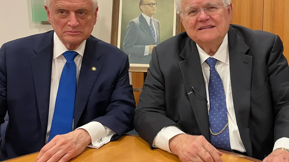 Malcolm Hoenlein (left) with Pastor John Hagee. Photo by Hanna Taieb.