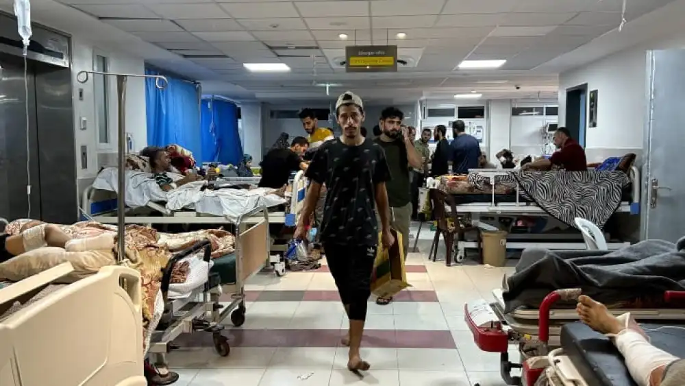 Palestinian patients line the halls at Shifa Hospital in Gaza City on Nov. 10, 2023. Photo by Flash90.