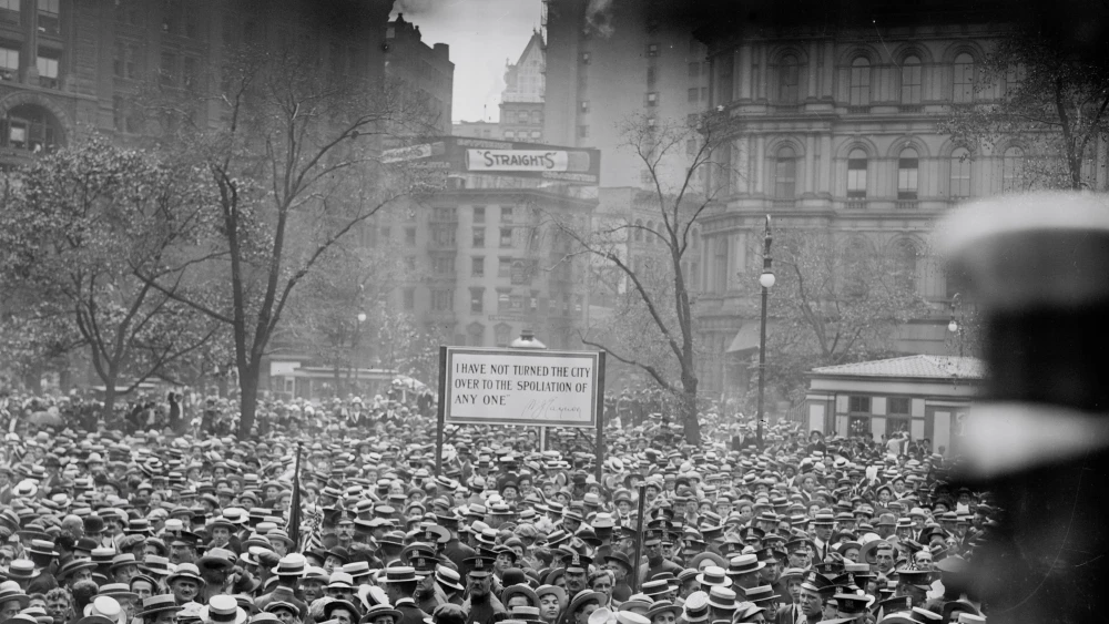 The crowd at the notification ceremony in New York City that took place on the steps of City Hall on Sept. 3, 1913, when Mayor William J. Gaynor was nominated for re-election. He had served as a reform mayor. Because the incorruptible Gaynor would not cooperate with the Tammany machine, it refused to nominate him for a second term. Instead, he was renominated by an independent group. Creator: Bain News Service. Photo by Heritage Art/Heritage Images via Getty Images.