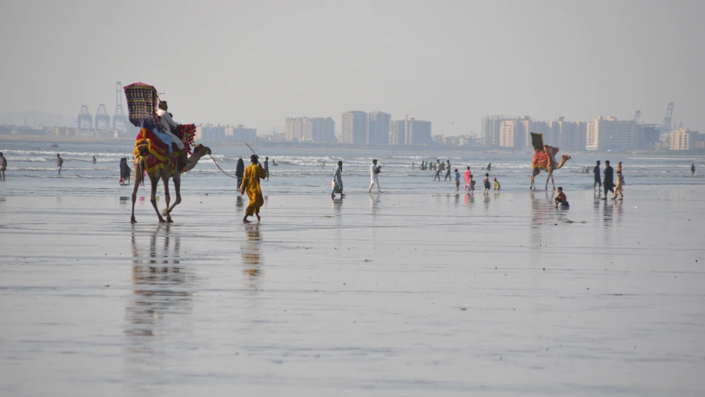 A beach in Karachi, Pakistan. Credit: Susanne Husemann/Pixabay.