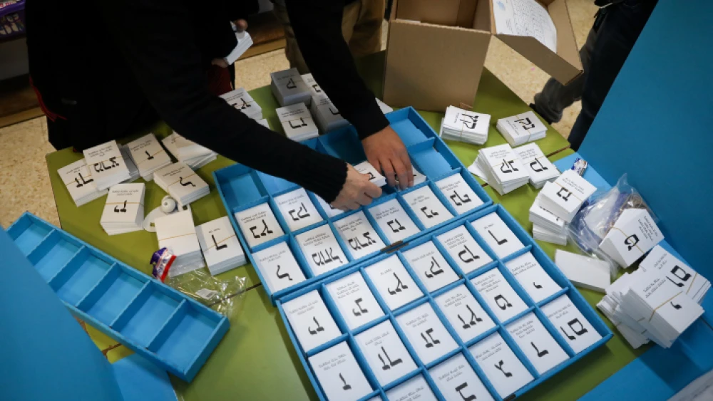 Illustration from a polling station in Kiryat Arba, as Israelis go to vote in the general election, Nov. 1, 2022. Photo by Noam Revkin Fenton/Flash90.