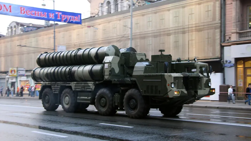 A Russian S-300 surface-to-air missile system on display in Moscow in 2009. Credit: Wikimedia Commons.
