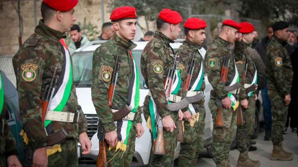 Personal de seguridad de la Autoridad Palestina durante el funeral de Ibrahim Jumaa, miembro del Servicio de Seguridad Preventiva de la Autoridad Palestina, en Nablus, el 27 de diciembre de 2024. Foto: Nasser Ishtayeh/Flash90.