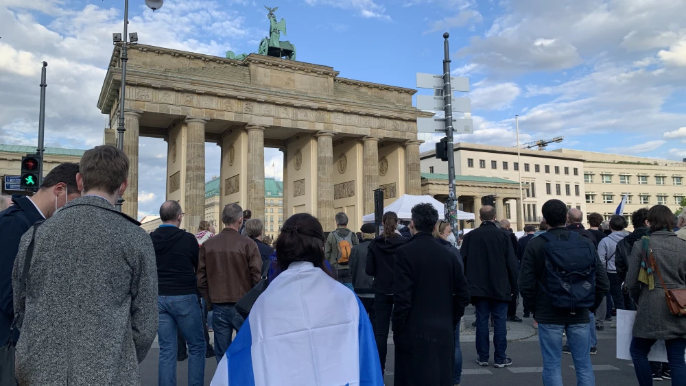 Pro-Israel rally-goers in Berlin on May 20, 2021. Photo by Orit Arfa.