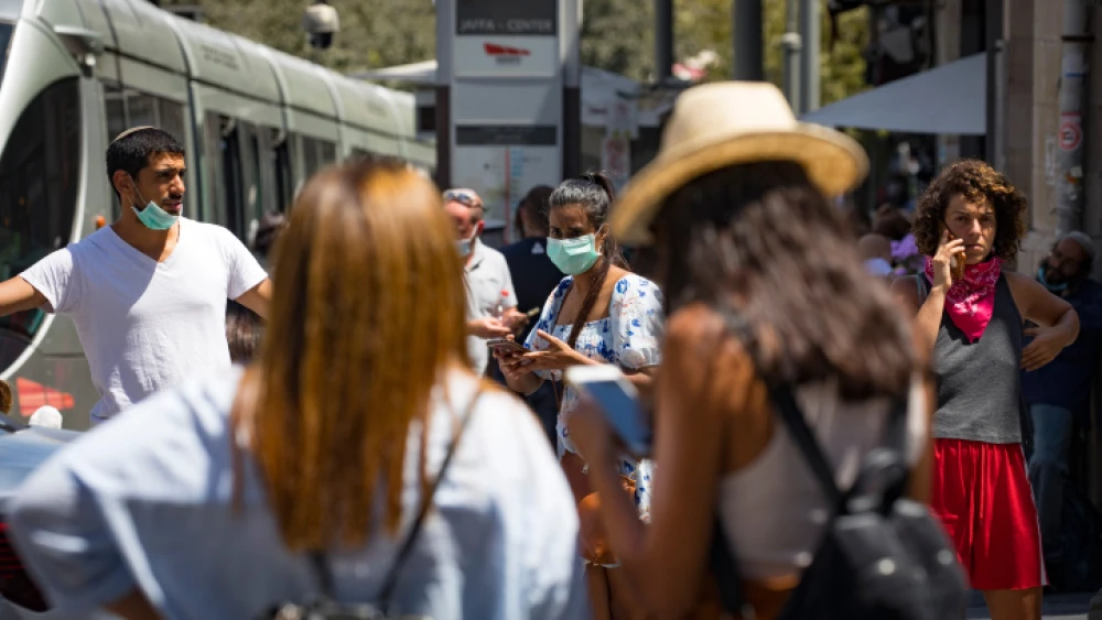 A crowded street in downtown Jerusalem on Aug. 19, 2020. Photo by Olivier Fitoussi/Flash90.