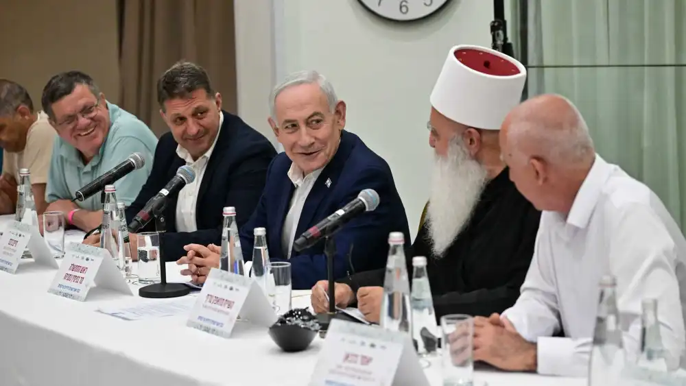 Prime Minister Benjamin Netanyahu (center) at a conference