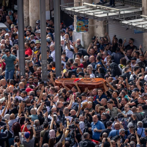 The funeral procession of Al Jazeera journalist Shireen Abu Akleh, who was killed in Jenin during clashes between Israeli forces and Palestinian gunmen, at Jaffa Gate in Jerusalem's Old City, May 13, 2022. Photo by Yonatan Sindel/Flash90.