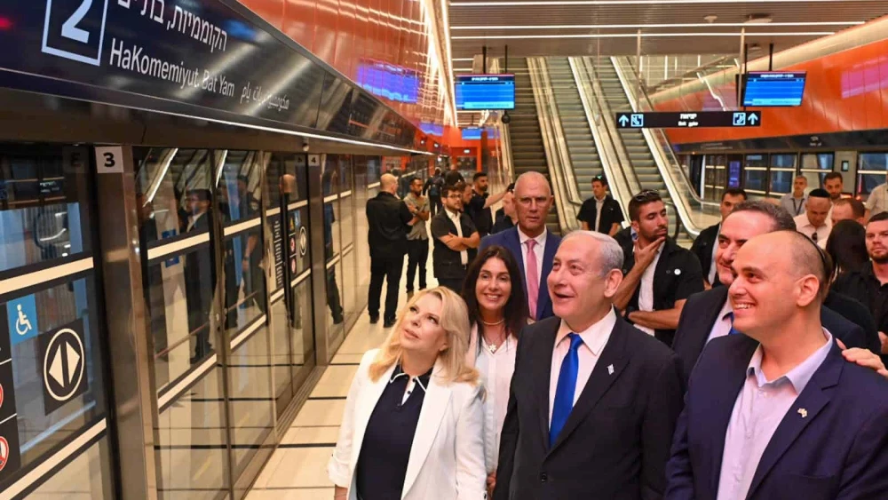 Prime Minister Benjamin Netanyahu and his wife, Sara, attend the inauguration of the Tel Aviv Light Rail, Aug. 17, 2023. Credit: Courtesy.