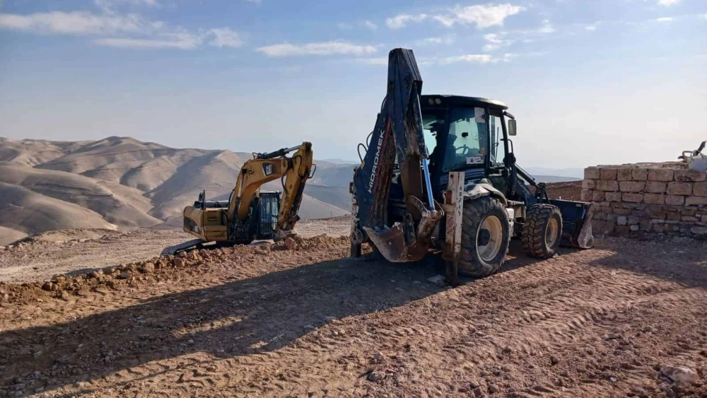 Palestinian Authority construction vehicles in the Judean Desert. Credit: Regavim.