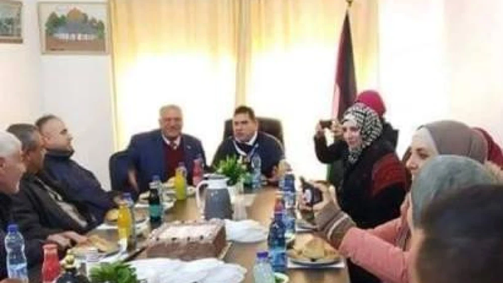 Palestinian Authority leaders discuss boycotting Israeli products at a meeting where Israeli orange drinks are served. Credit: Amad independent Palestinian news website, Jan. 22, 2019, (PMW)
