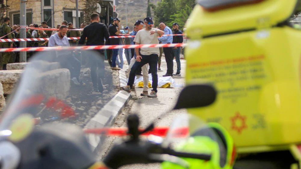 Israeli security and rescue personnel at the scene of a terrorist attack in Ariel, Nov. 15, 2022. Credit: Jamal Awad/Flash90.